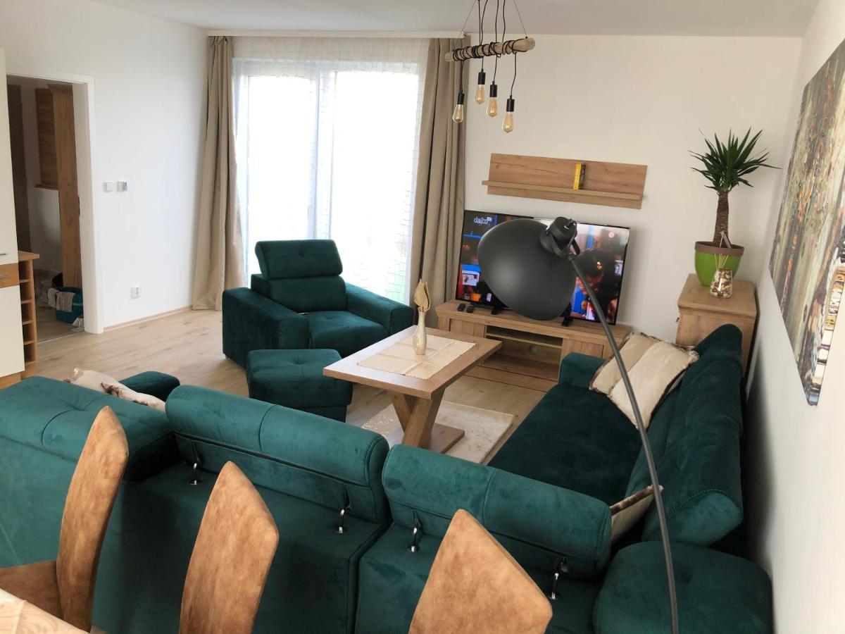 Tatra Billetee Apartman S Luxusnym Vyhladom Na Vysoketatry A Sukromnym Wellness Попрад Екстериор снимка